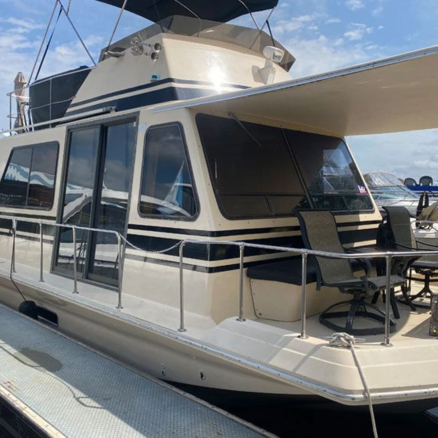 Custom boat striping in Minnesota